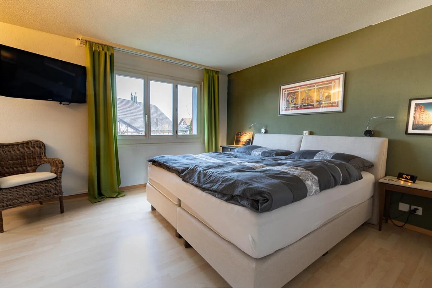Your property on the outskirts of Zurich - Photo 4 of 7
