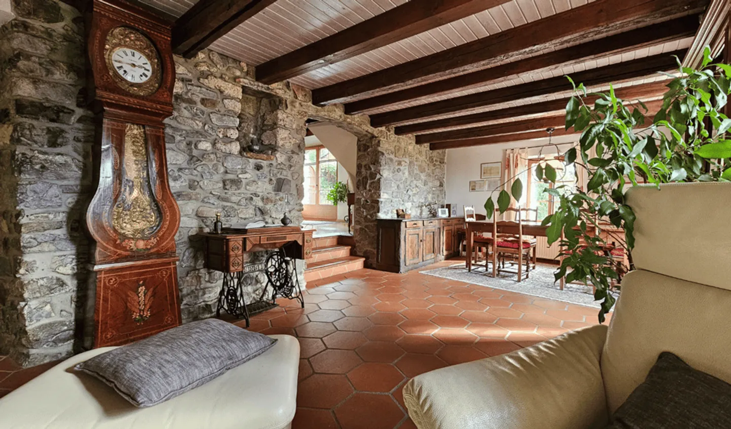 Charming House in Brent with a Magnificent View of Lake Geneva - Photo 5 of 10