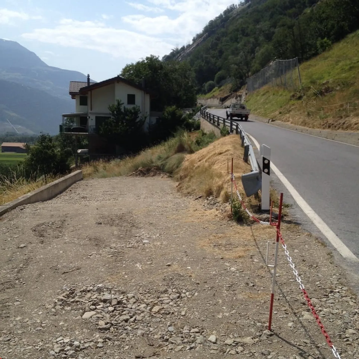 Parcheggio esterno per 2 camion, 2 camper, 4 auto o spazio di stoccaggio - Foto 1 di 13