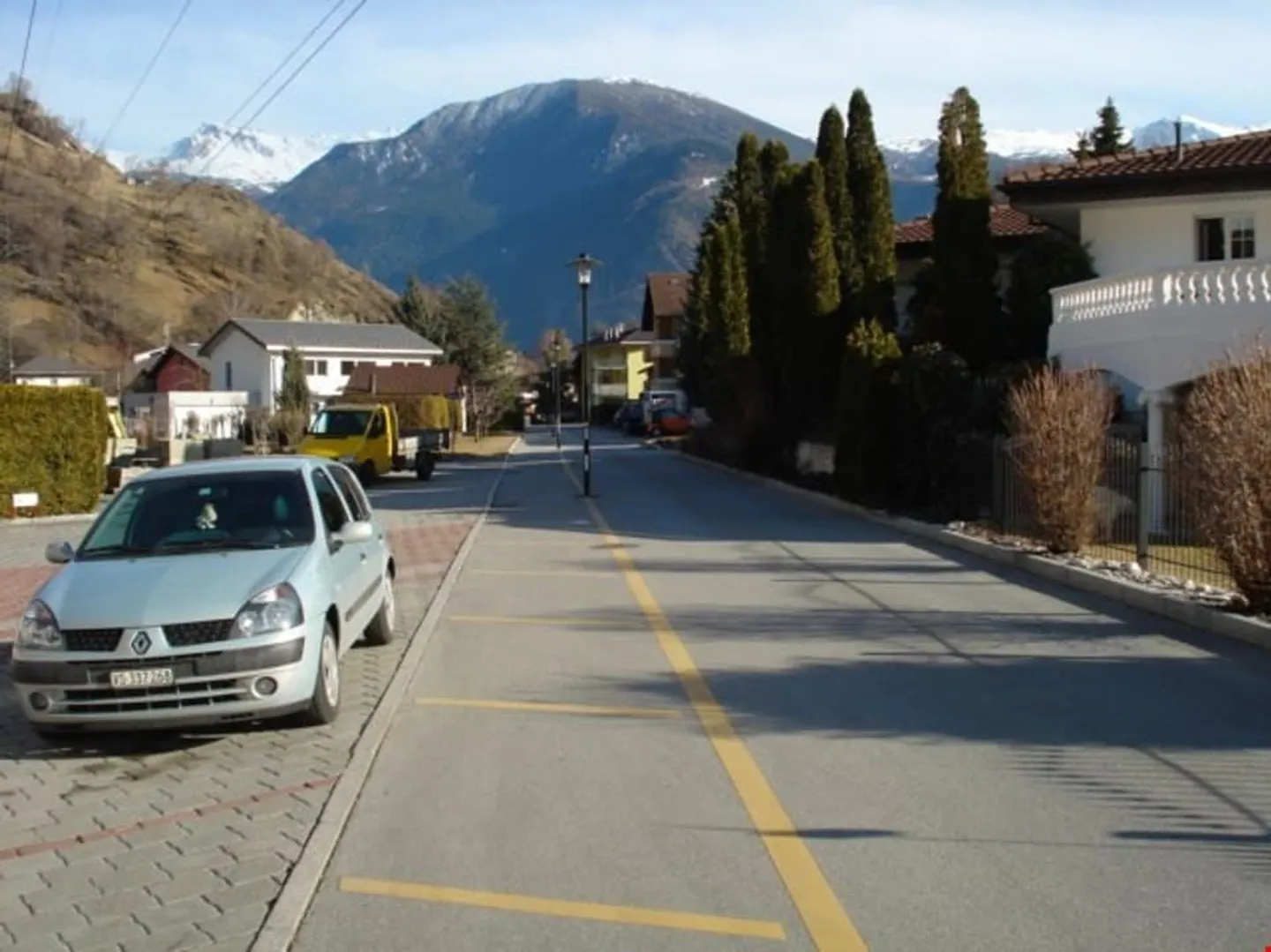Parcheggio esterno per 2 camion, 2 camper, 4 auto o spazio di stoccaggio - Foto 8 di 13