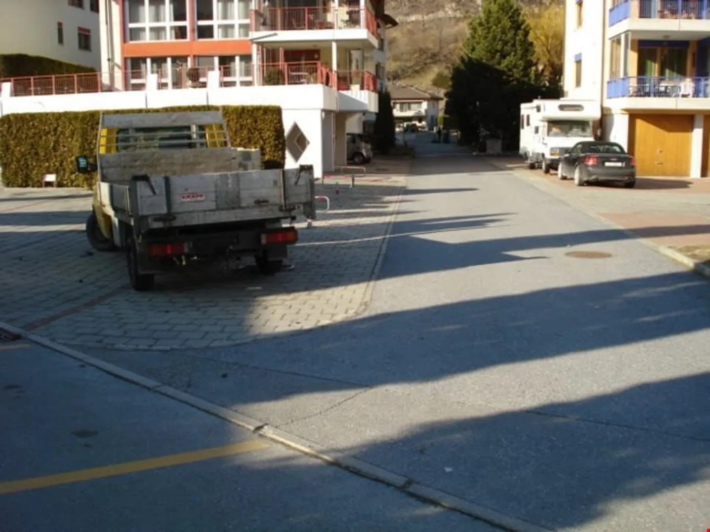 Parcheggio esterno per 2 camion, 2 camper, 4 auto o spazio di stoccaggio - Foto 10 di 13