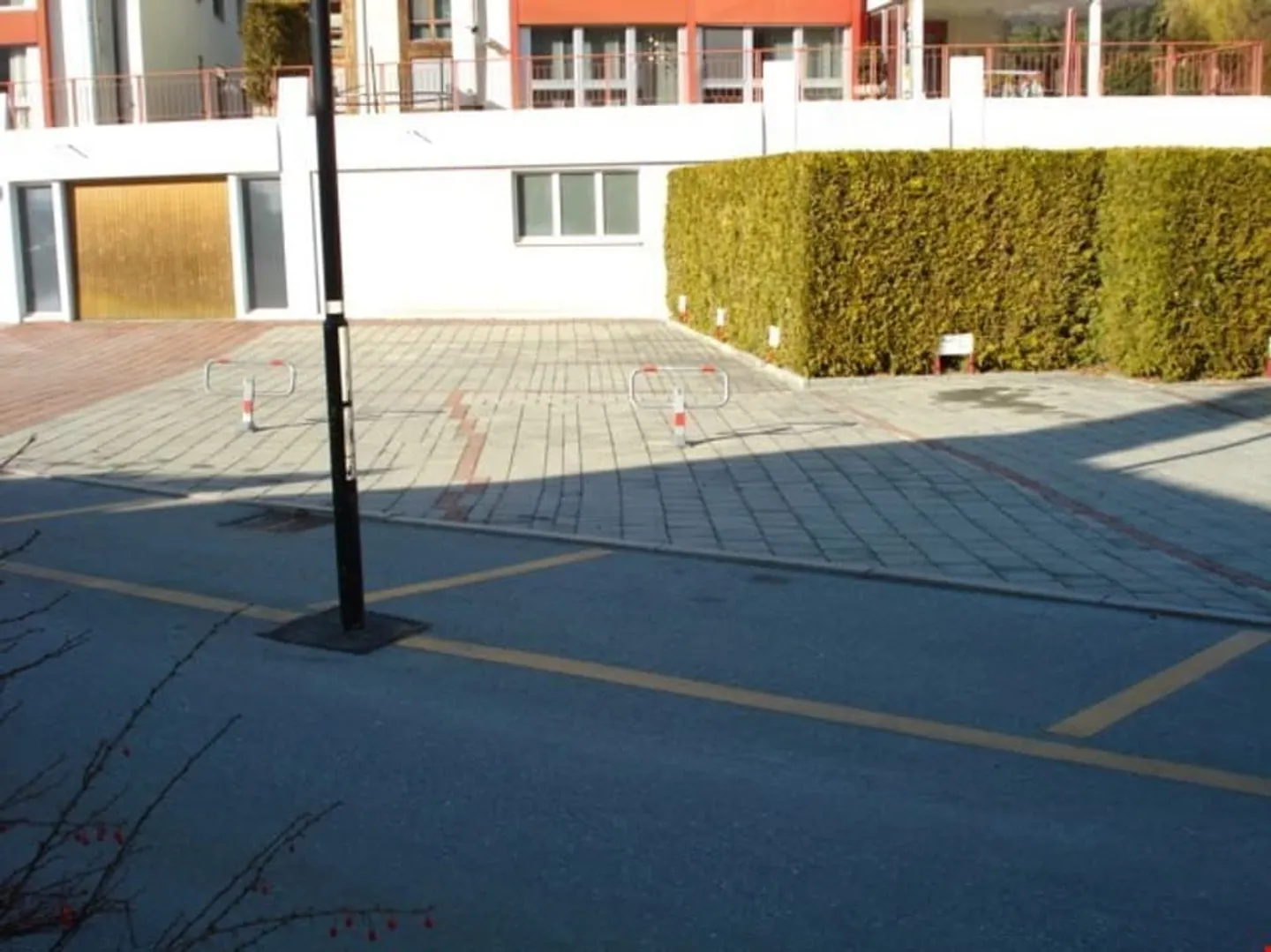 Parcheggio esterno per 2 camion, 2 camper, 4 auto o spazio di stoccaggio - Foto 11 di 13