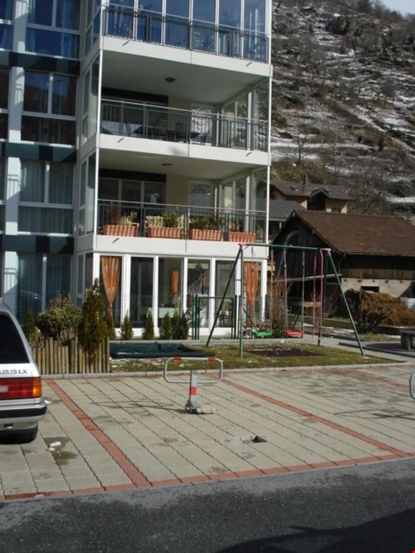 Parcheggio esterno per 2 camion, 2 camper, 4 auto o spazio di stoccaggio - Foto 12 di 13