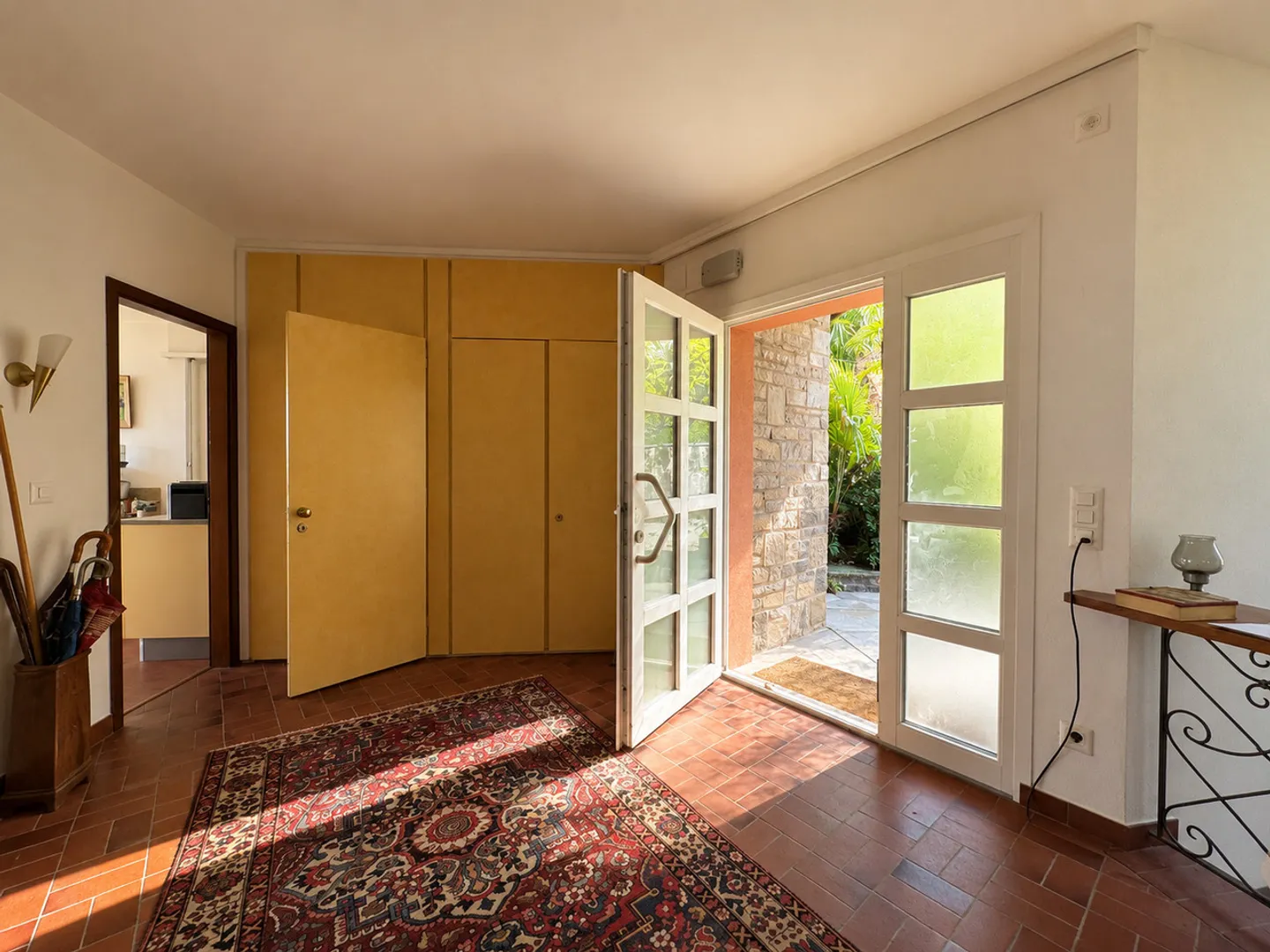 Spacious Villa with Pool - Photo 6 of 11