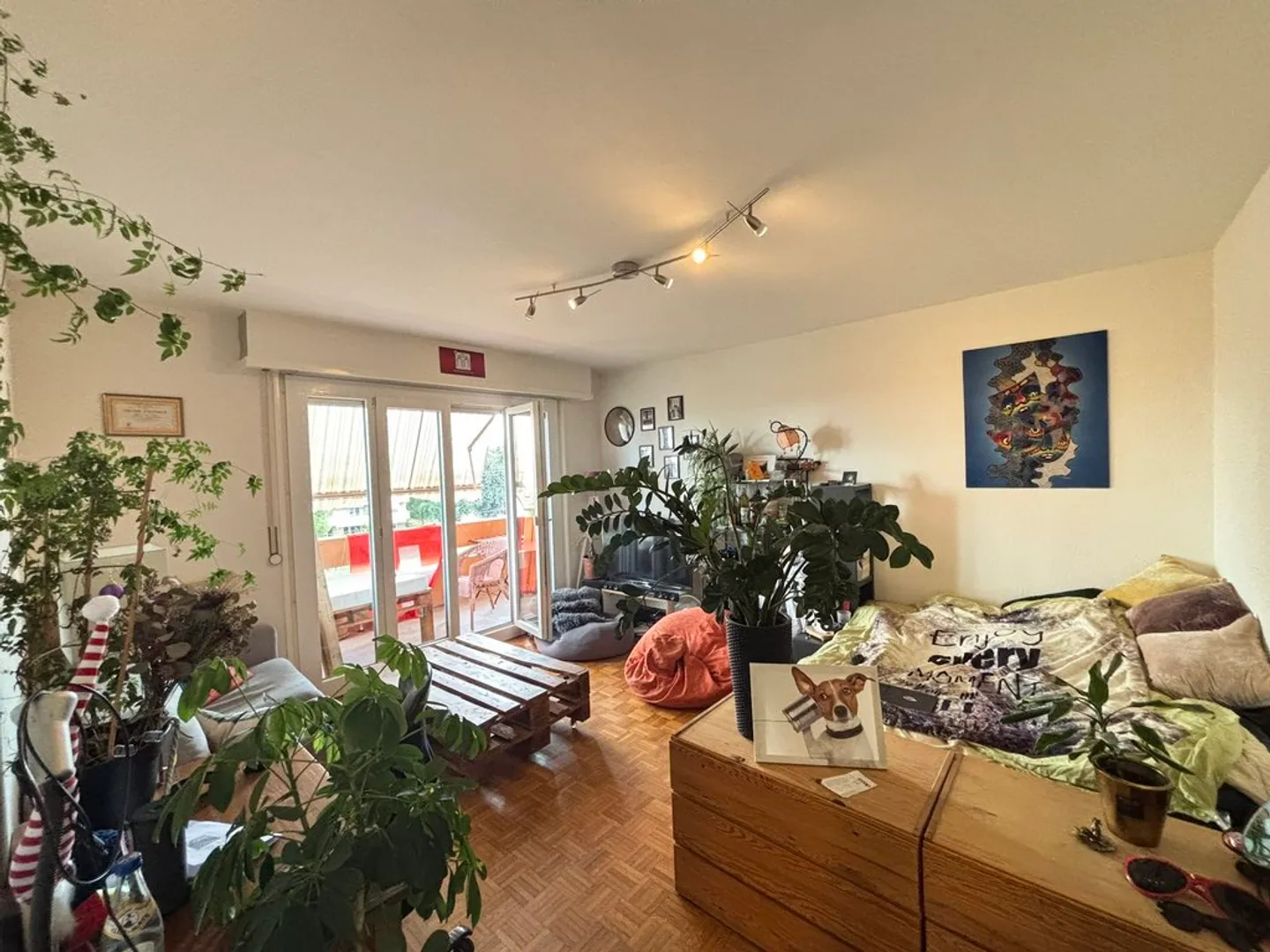 Charming 2.5-Room Apartment - Photo 2 of 6