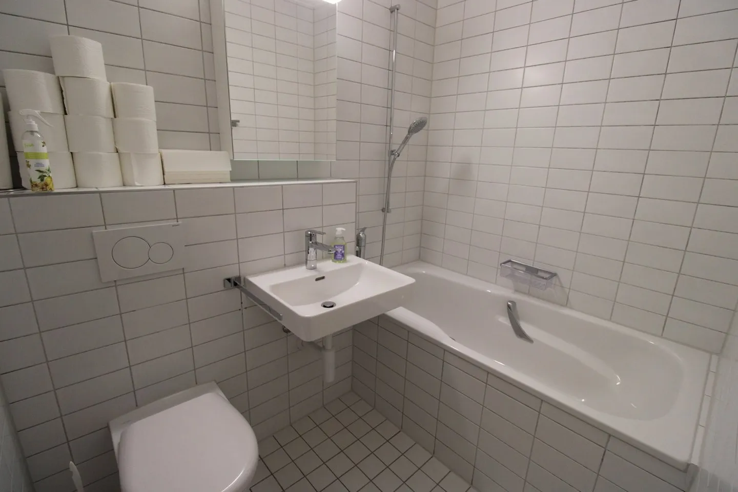 Moderne Dachwohnung mit grosser Terrasse und Stadtblick in Biel - Foto 1 von 4