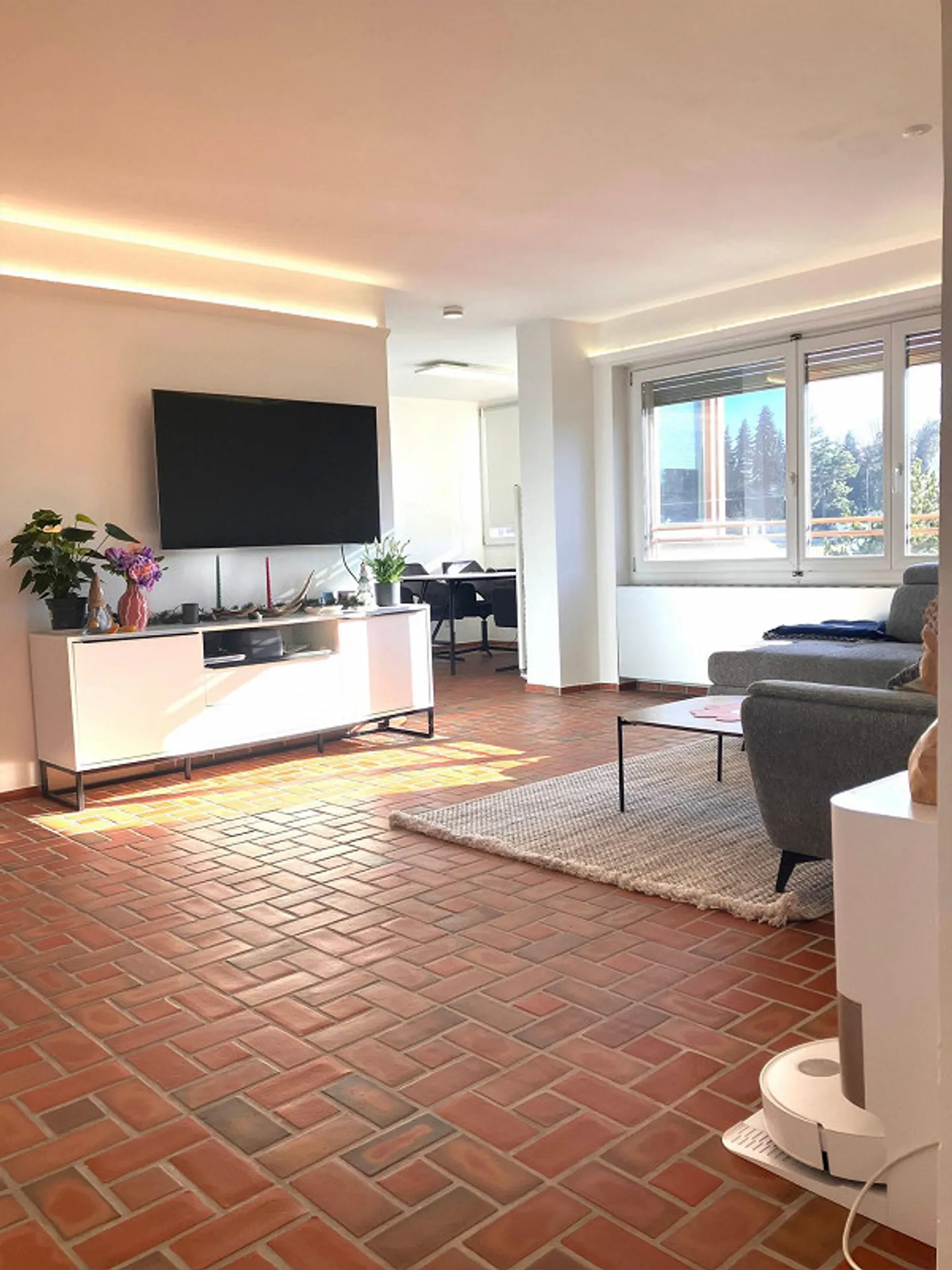 Sonnige Wohnung mit verglastem Balkon - Foto 1 von 10