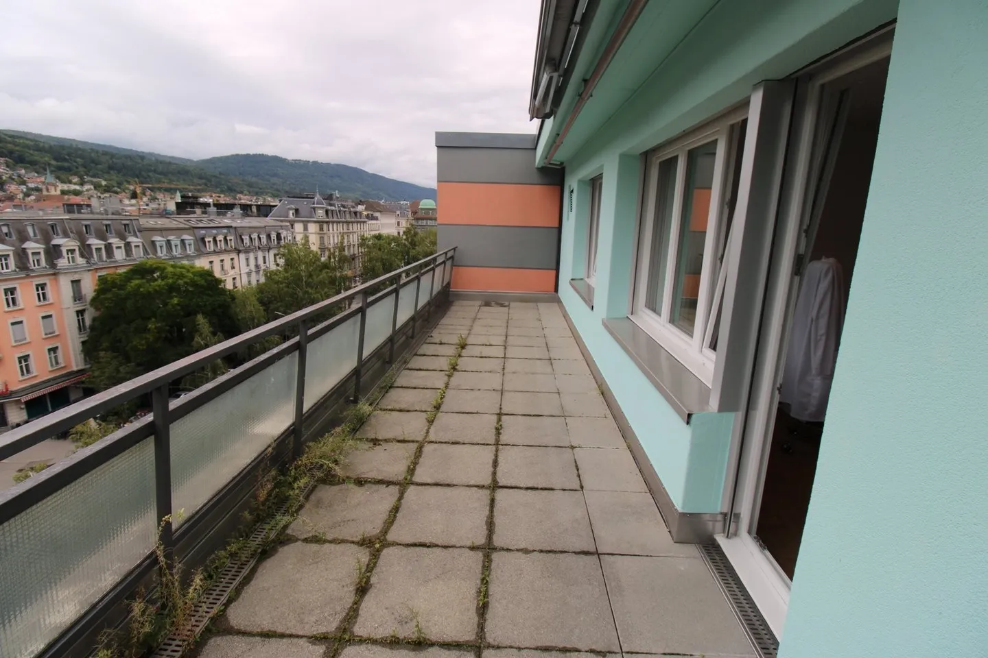 Moderne Dachwohnung mit grosser Terrasse und Stadtblick in Biel - Foto 2 von 4