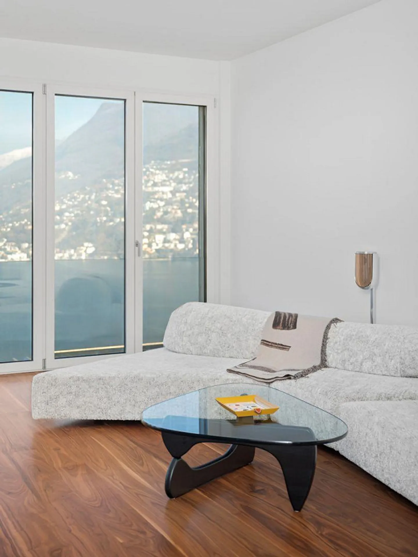 DESIGN E RAFFINATEZZA CON VISTA LAGO A PARADISO | DESIGN AND SOPHIS... - Photo 11 of 15