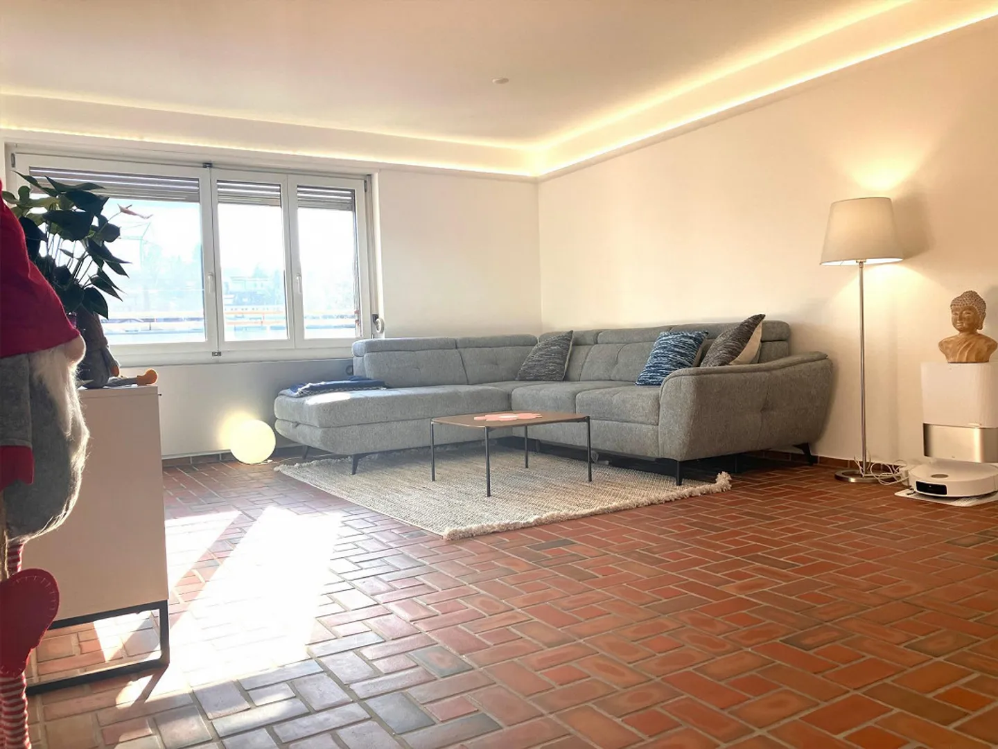 Sonnige Wohnung mit verglastem Balkon - Foto 3 von 10