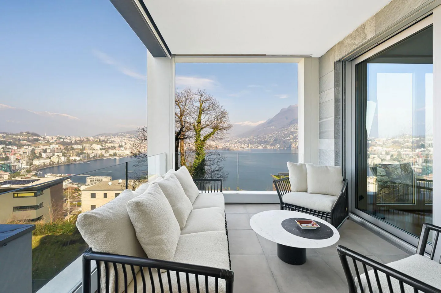 DESIGN E RAFFINATEZZA CON VISTA LAGO A PARADISO | DESIGN AND SOPHIS... - Photo 1 of 15
