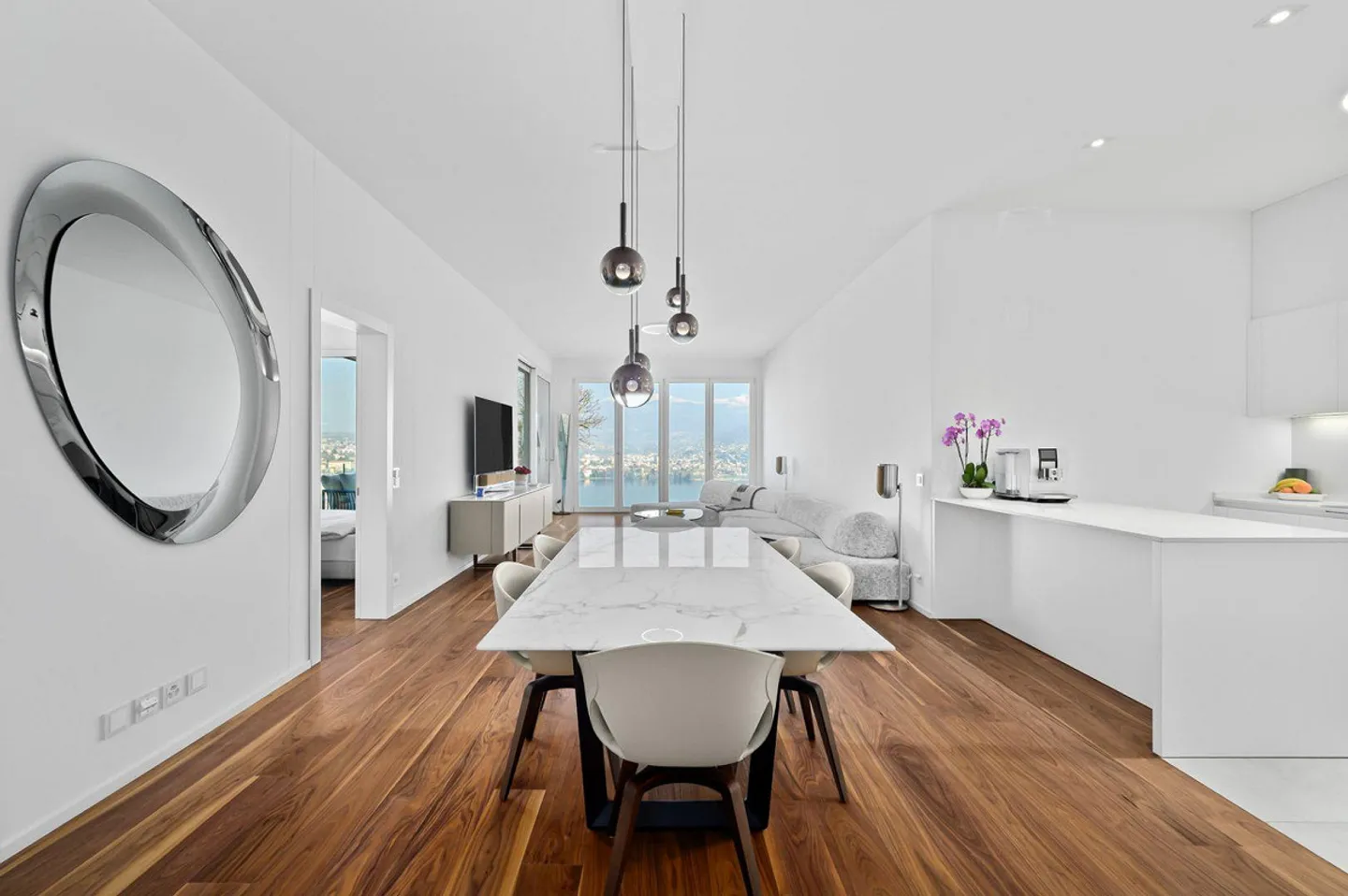 DESIGN E RAFFINATEZZA CON VISTA LAGO A PARADISO | DESIGN AND SOPHIS... - Photo 2 of 15