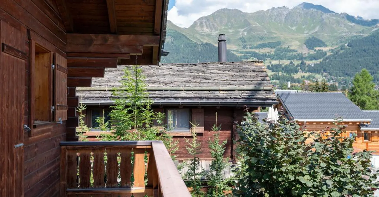 Chalet con Permesso di Ristrutturazione! - Foto 2 di 7
