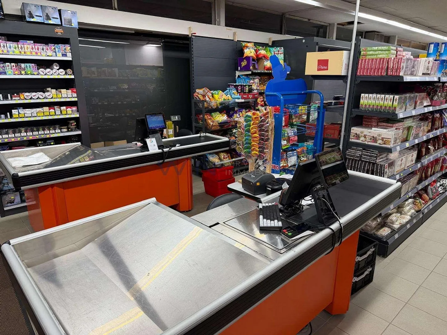 Negozio di quartiere pronto all'uso con inventario - Migliore posizione per un fatturato sostenibile - Foto 8 di 9