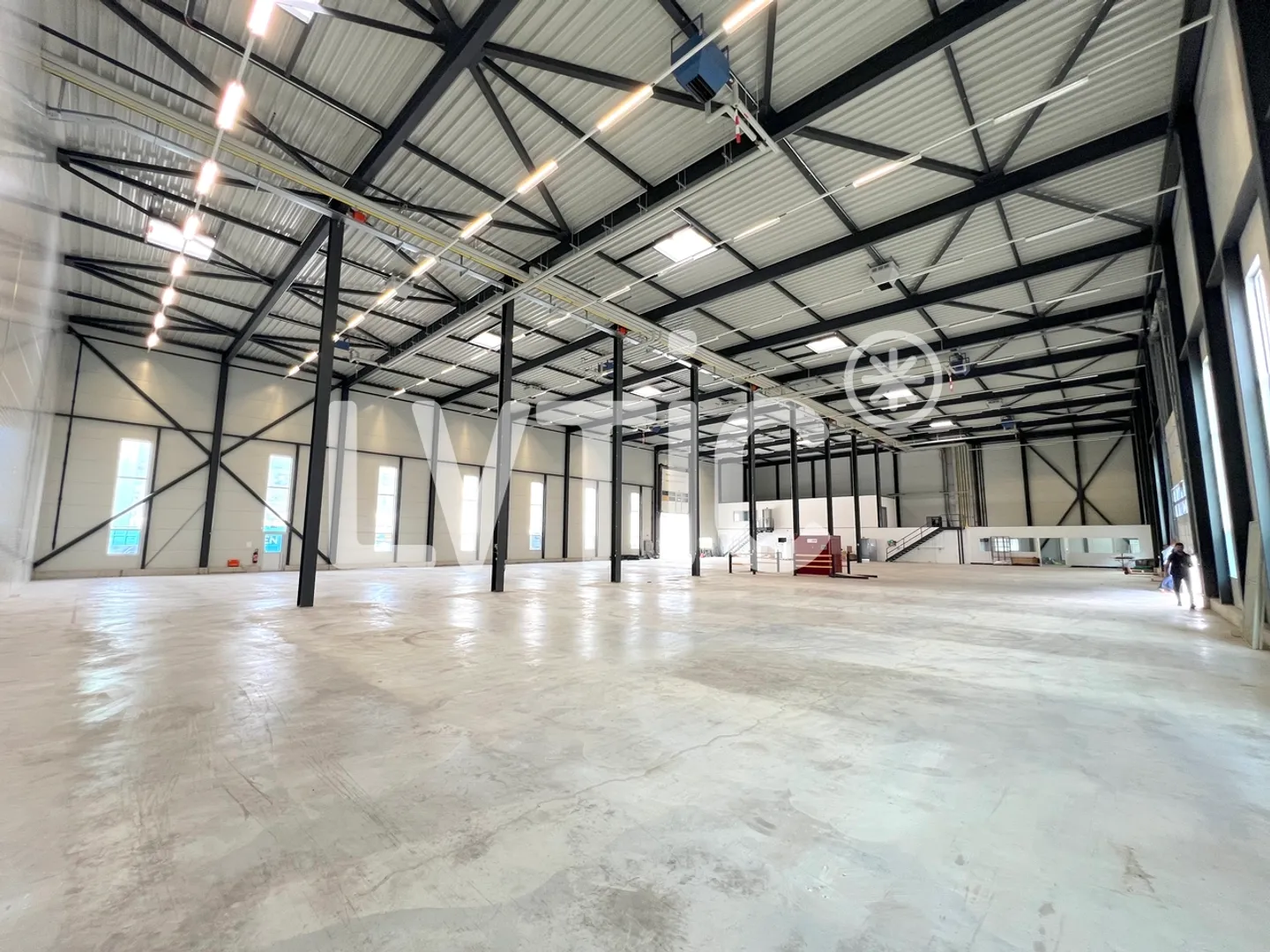 Industriehalle, Büros von 2030 m2 zur Miete nahe Sion - Vétroz - Foto 4 von 13