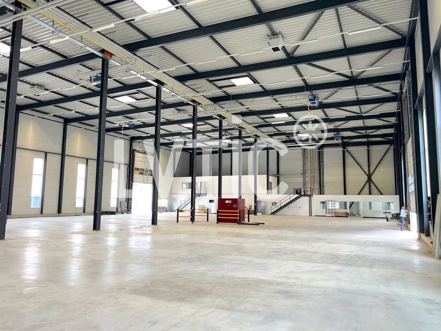 Industriehalle, Büros von 2030 m2 zur Miete nahe Sion - Vétroz - Foto 5 von 13