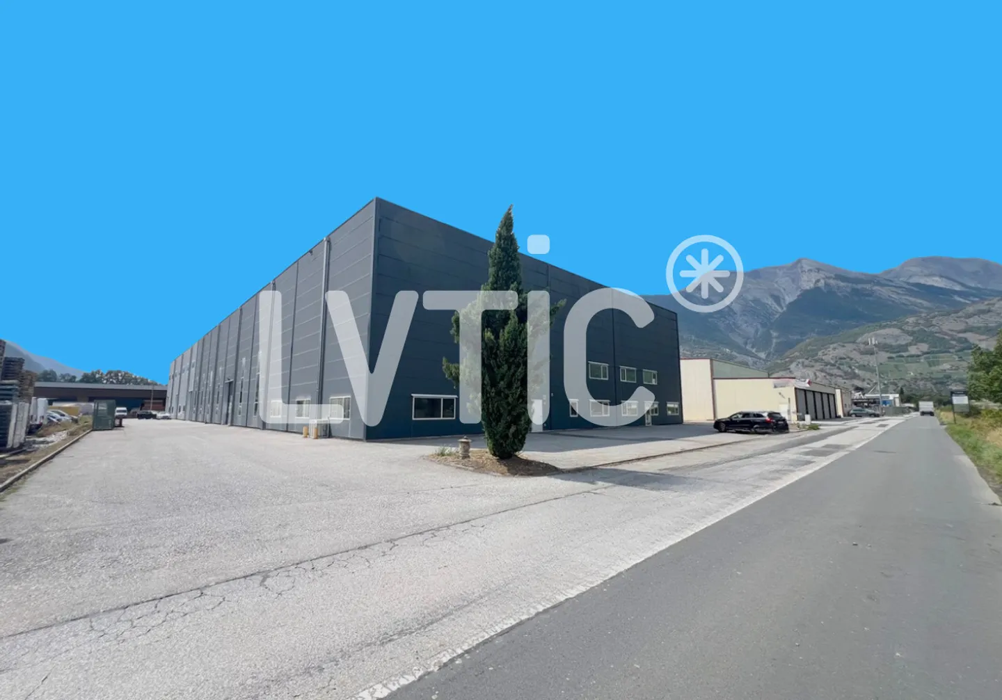 Industriehalle, Büros von 2030 m2 zur Miete nahe Sion - Vétroz - Foto 1 von 13