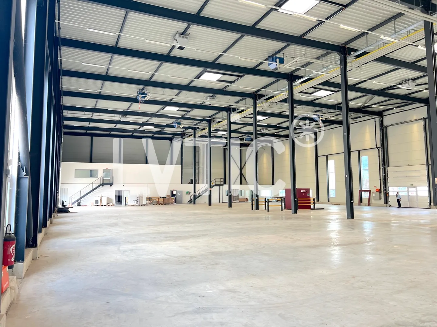 Industriehalle, Büros von 2030 m2 zur Miete nahe Sion - Vétroz - Foto 9 von 13