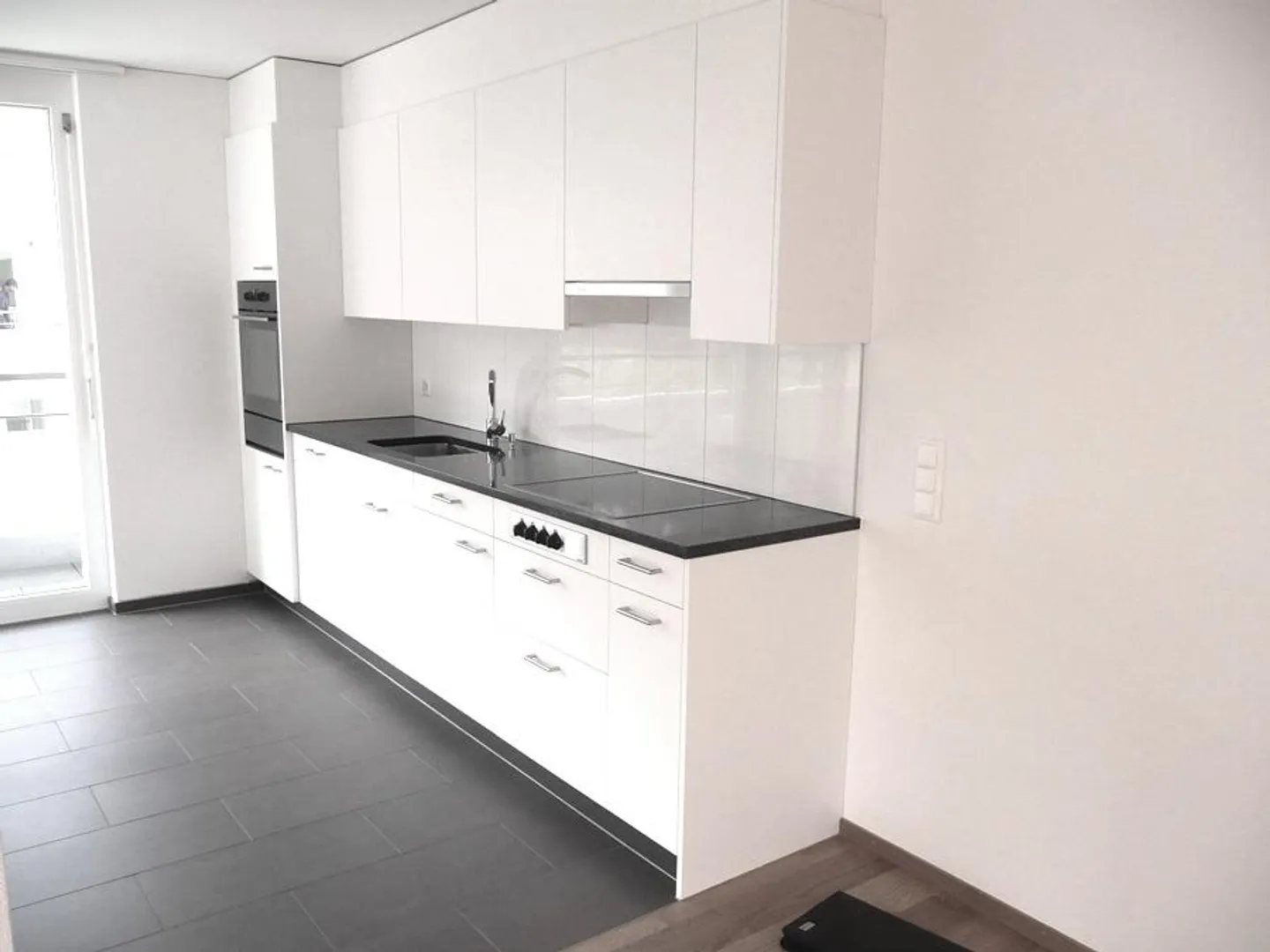 AFFITTARE SENZA DEPOSITO - Vivere in modo tranquillo, soleggiato e moderno a Ebikon - Foto 3 di 6