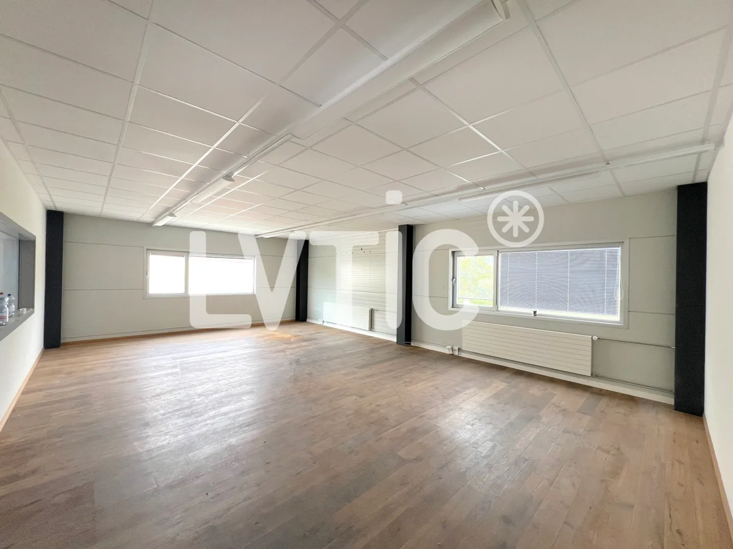 Industriehalle, Büros von 2030 m2 zur Miete nahe Sion - Vétroz - Foto 10 von 13