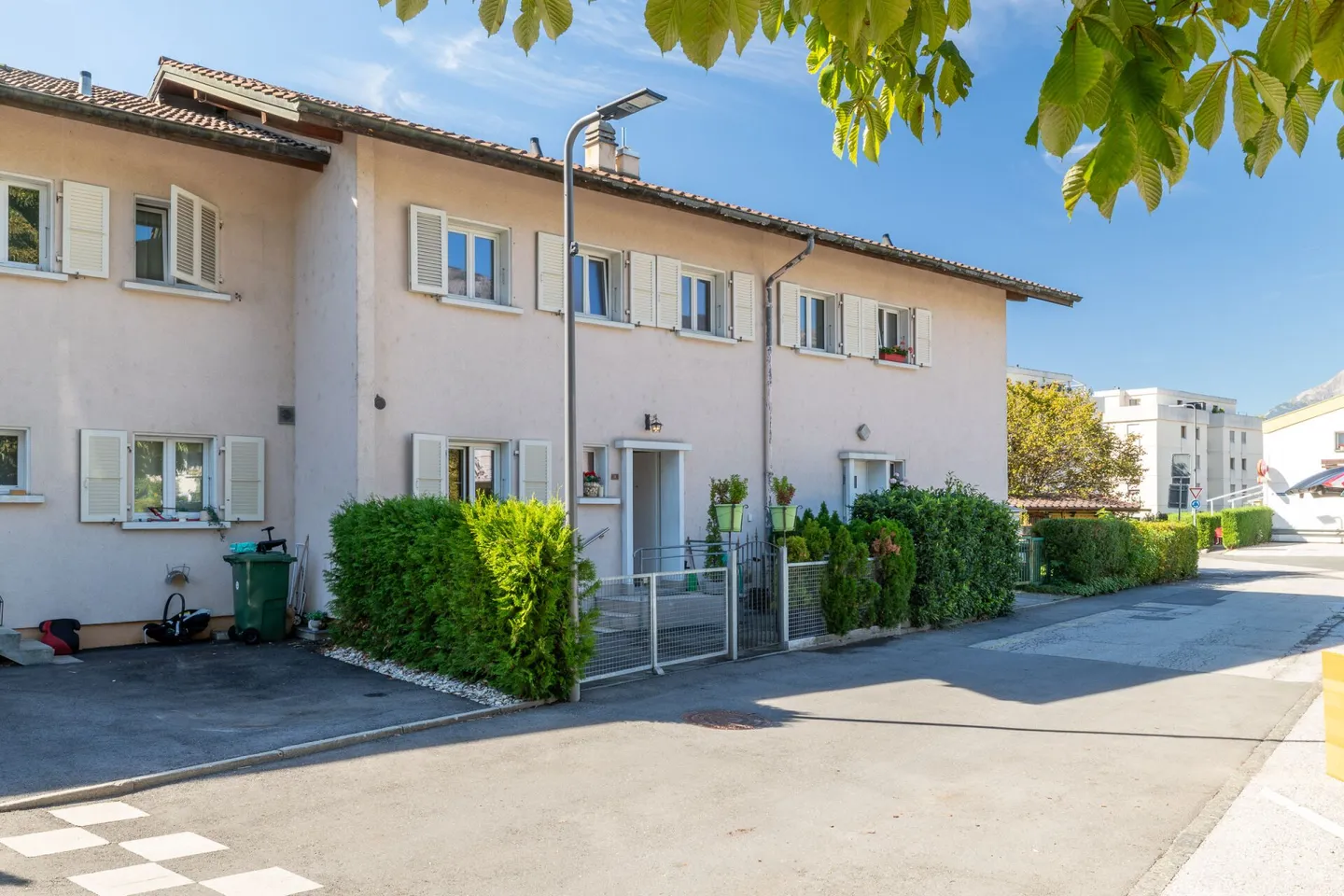 Maison mitoyenne charmante - Photo 2 sur 16