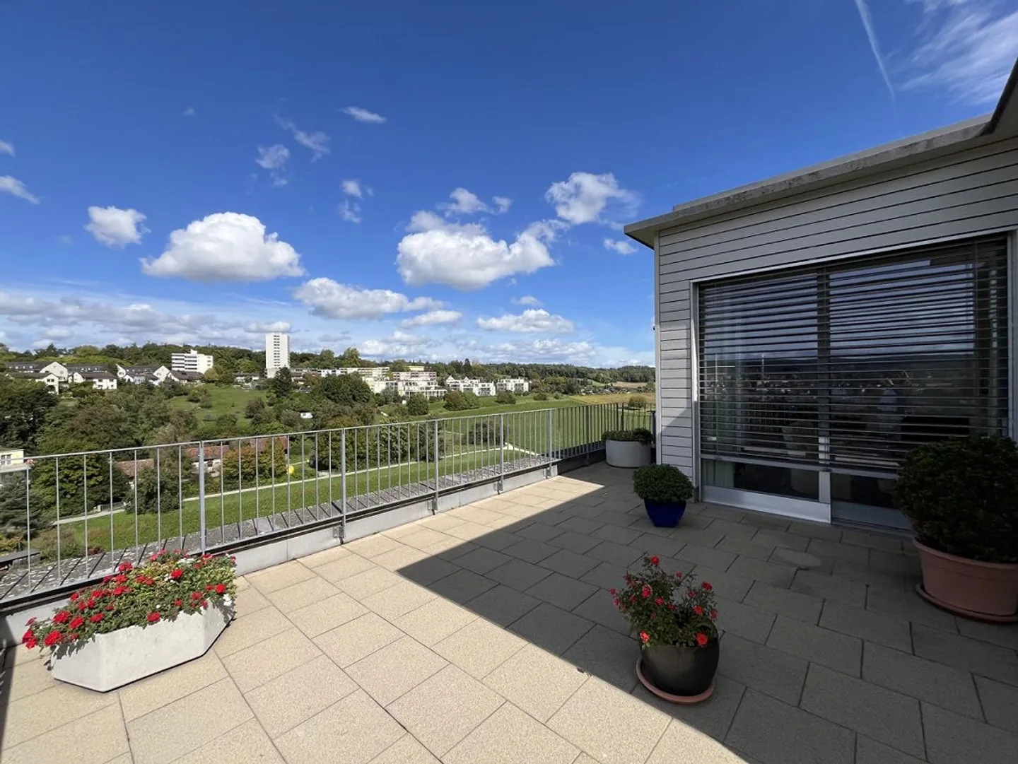 4.5-room penthouse apartment with plenty of privacy in Schaffhausen - Photo 1 of 21