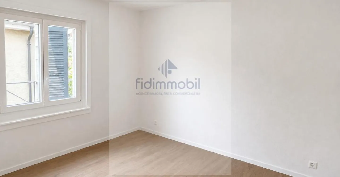 Appartamento di 3 locali completamente ristrutturato a Corcelles - Foto 3 di 4