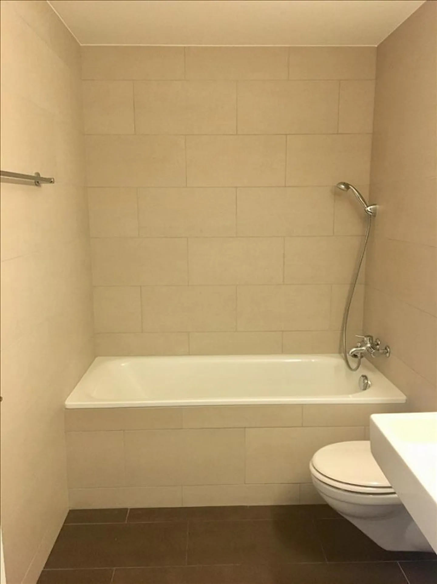 AFFITTARE SENZA DEPOSITO - Vivere in modo tranquillo, soleggiato e moderno a Ebikon - Foto 5 di 6