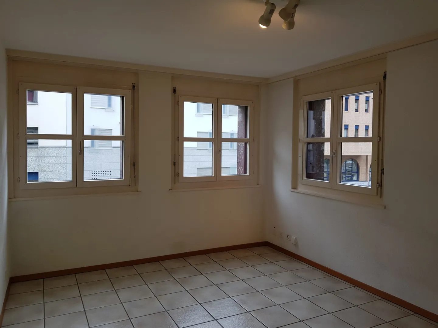 STUDIO NEL CENTRO DI SIERRE - Foto 3 di 5