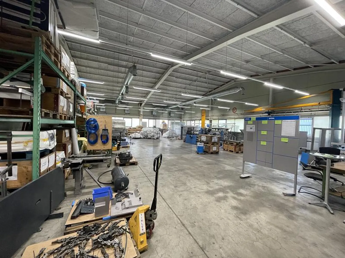 Geräumige Gewerbehalle - Foto 5 von 6