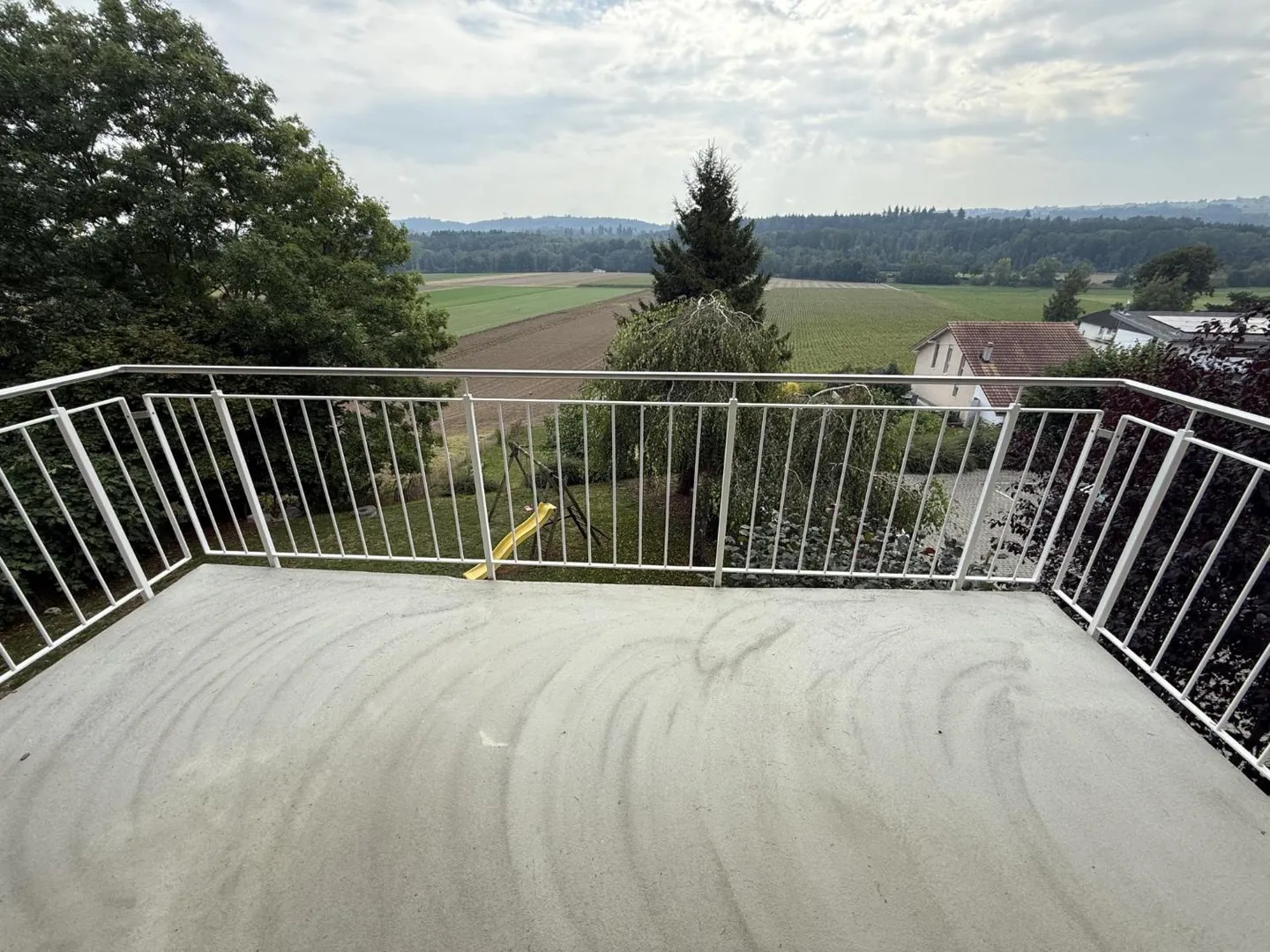 Spacious 2.5-room apartment renovated with unobstructed view in Fétigny - Photo 4 of 6