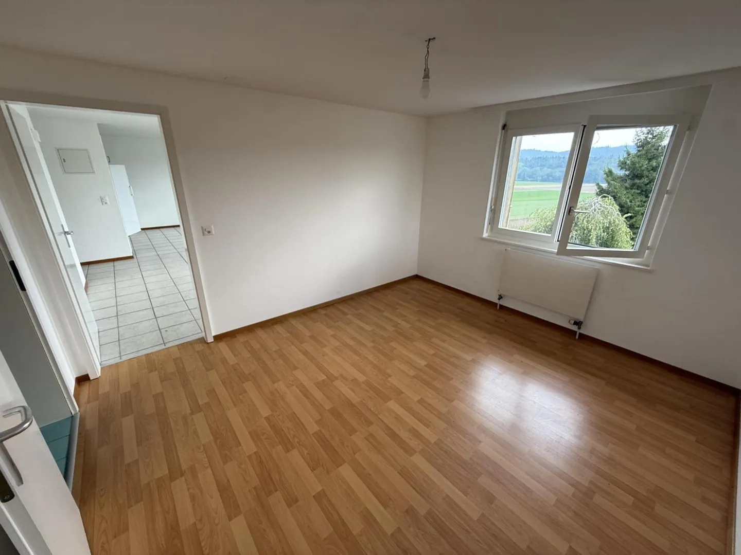 Spacious 2.5-room apartment renovated with unobstructed view in Fétigny - Photo 5 of 6