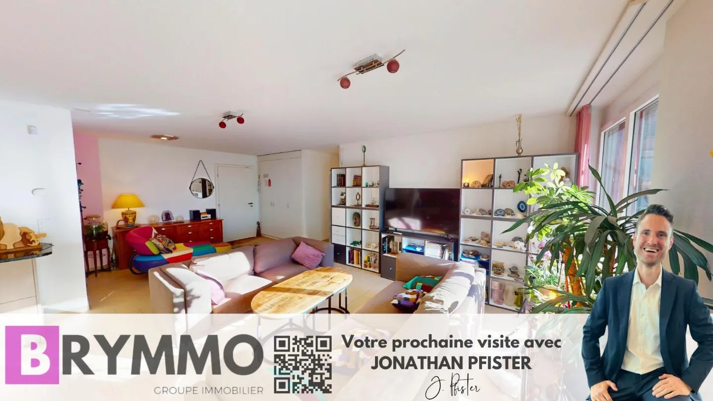 Contemporary Apartment with Garden - Photo 2 of 12