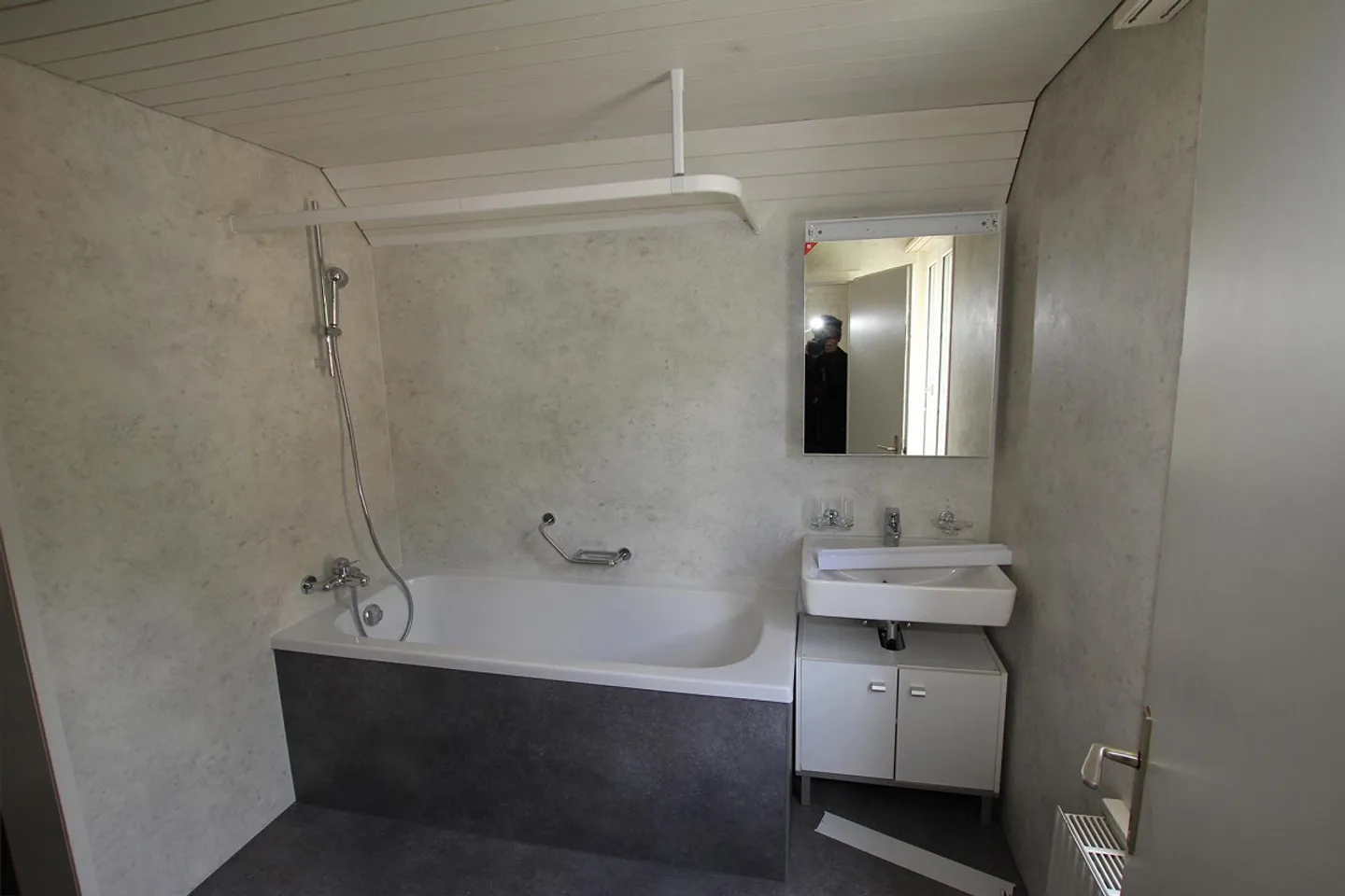 Charmante Dachwohnung - Foto 2 von 8