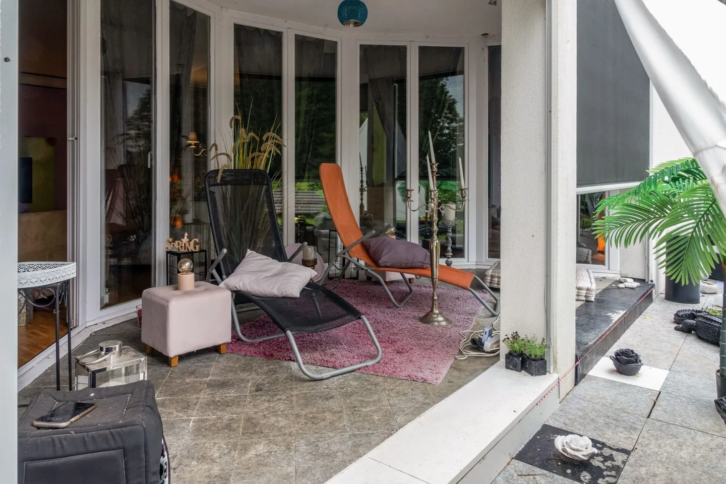Villa moderna ed esclusiva con vista mozzafiato e arredi di alta qualità - Foto 7 di 19