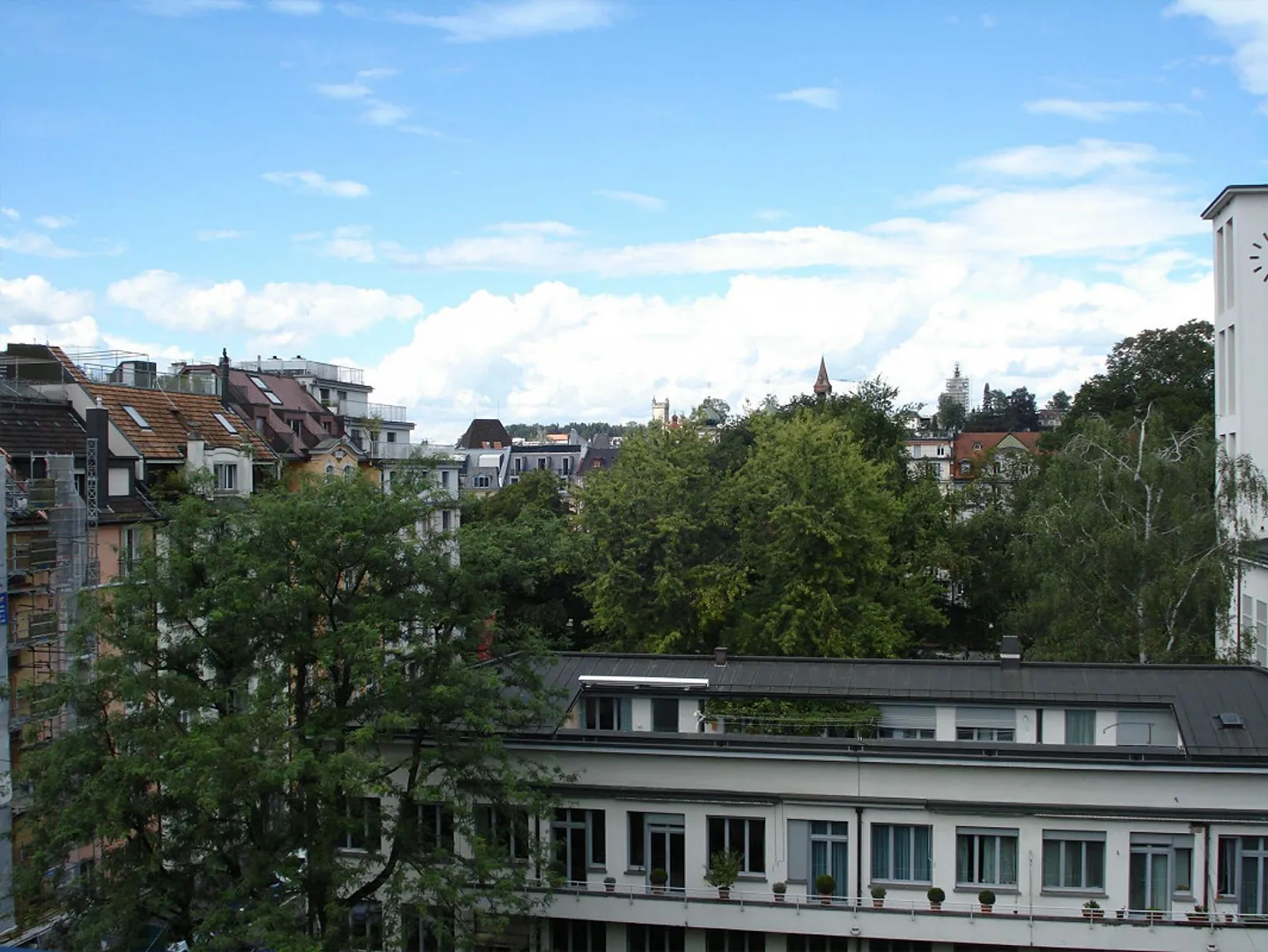 Vivere in esclusiva in alto sopra i tetti di Lucerna - con balcone - Foto 2 di 9