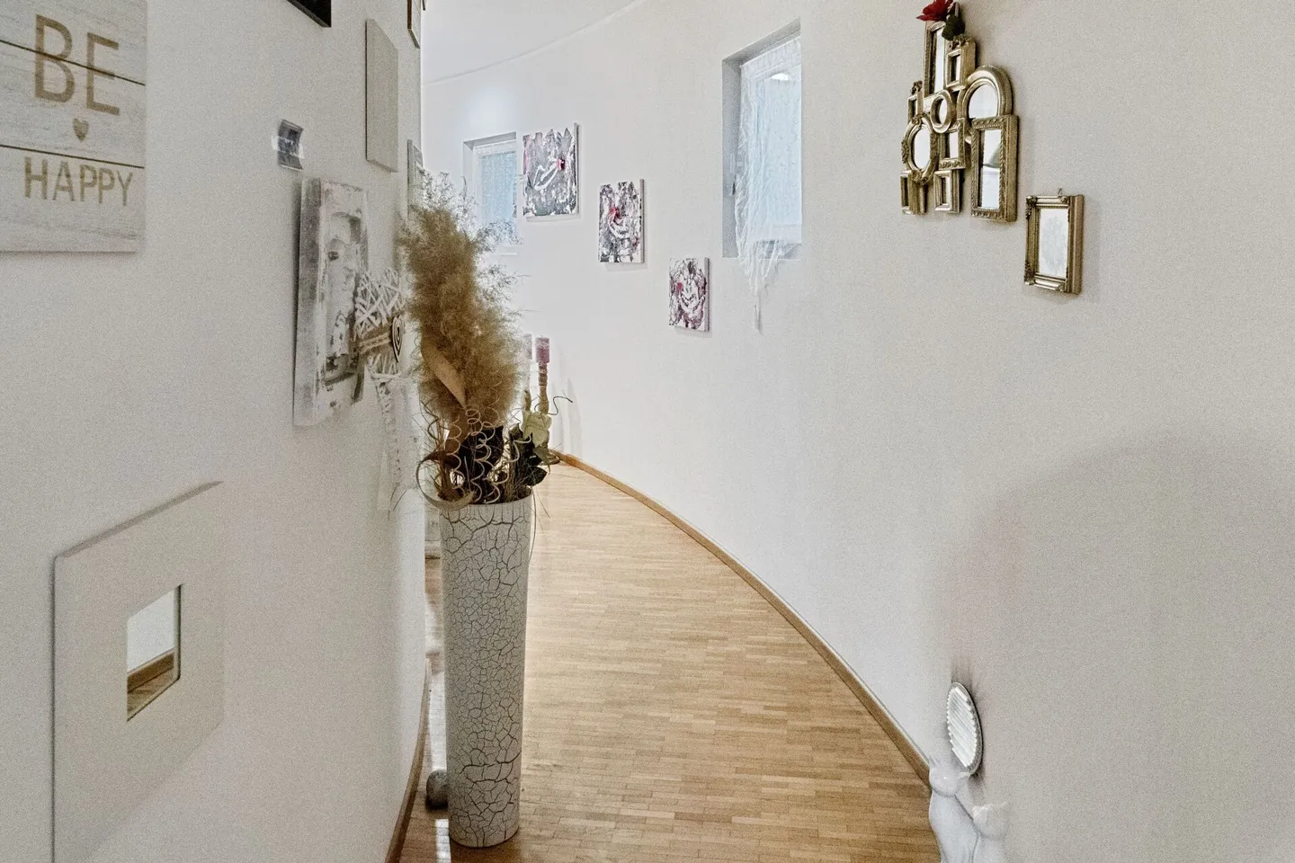 Villa moderna ed esclusiva con vista mozzafiato e arredi di alta qualità - Foto 13 di 19