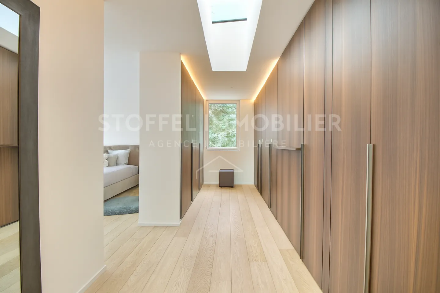 Modern Villa with Pool in Residential Area - Photo 2 of 4