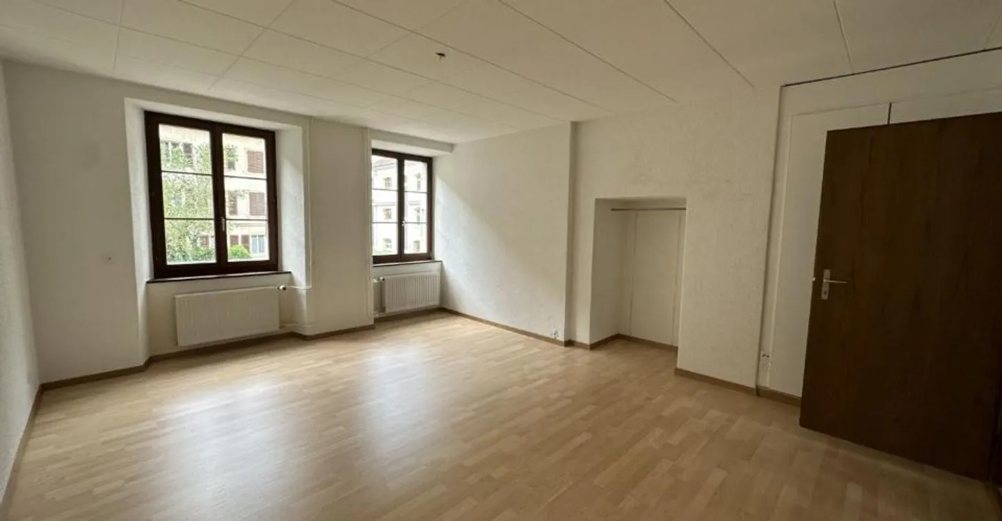 St-Imier, Gebäude mit 5 Wohnungen und 4 Garagen - Foto 5 von 10