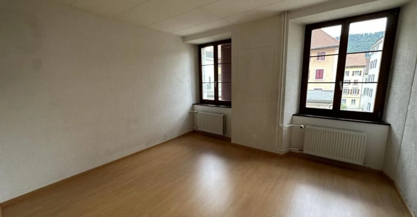 St-Imier, Gebäude mit 5 Wohnungen und 4 Garagen - Foto 4 von 10
