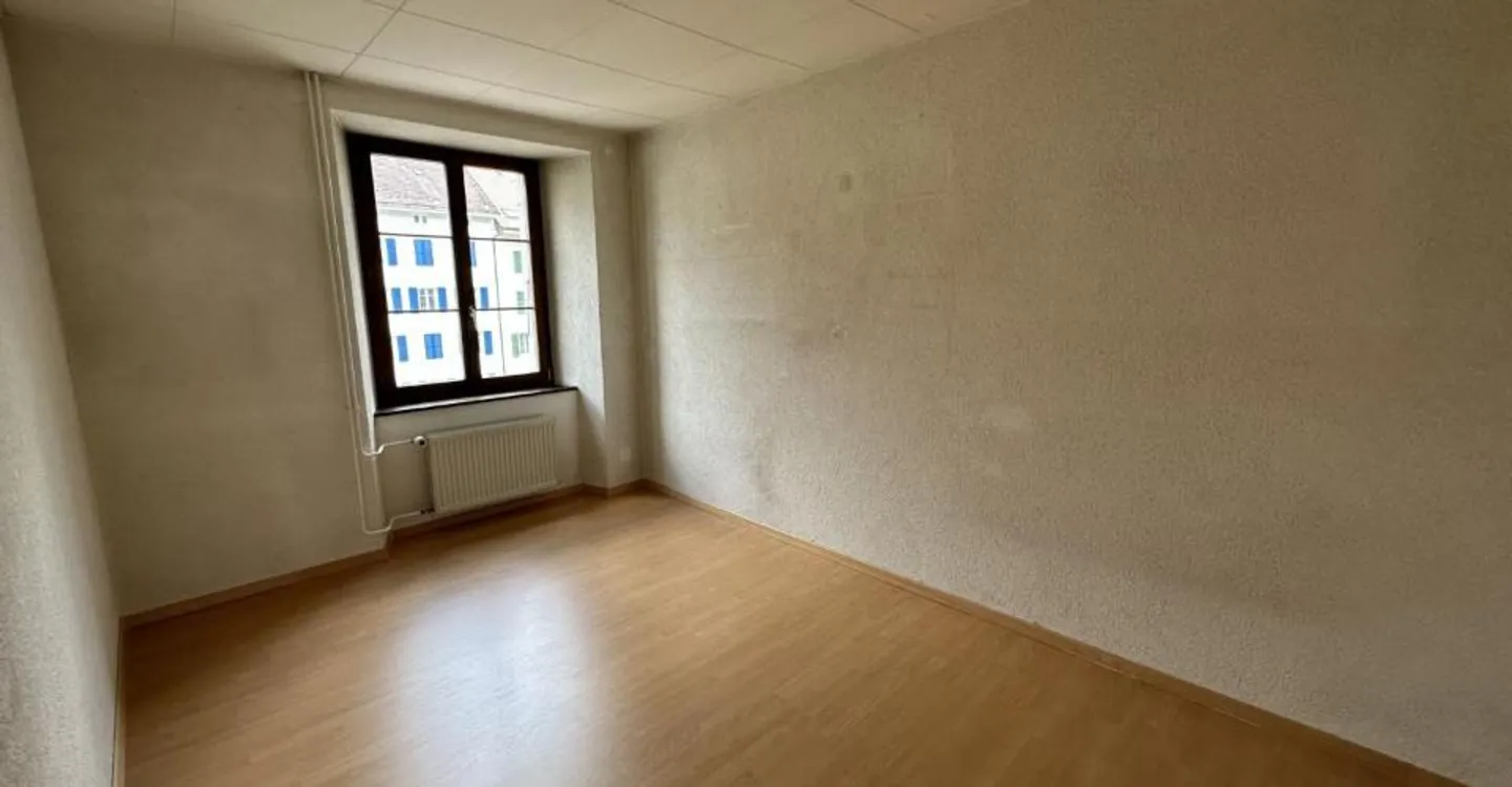 St-Imier, Gebäude mit 5 Wohnungen und 4 Garagen - Foto 6 von 10
