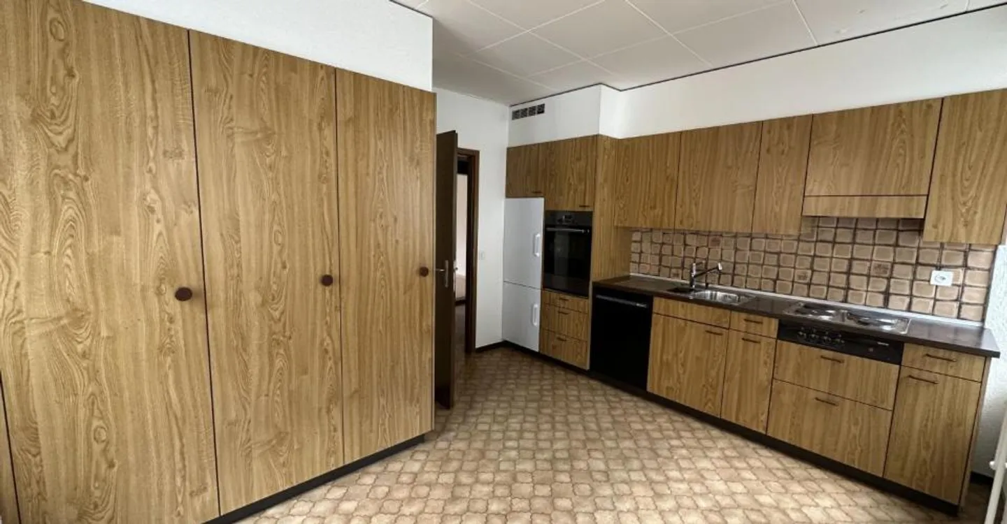 St-Imier, Gebäude mit 5 Wohnungen und 4 Garagen - Foto 7 von 10