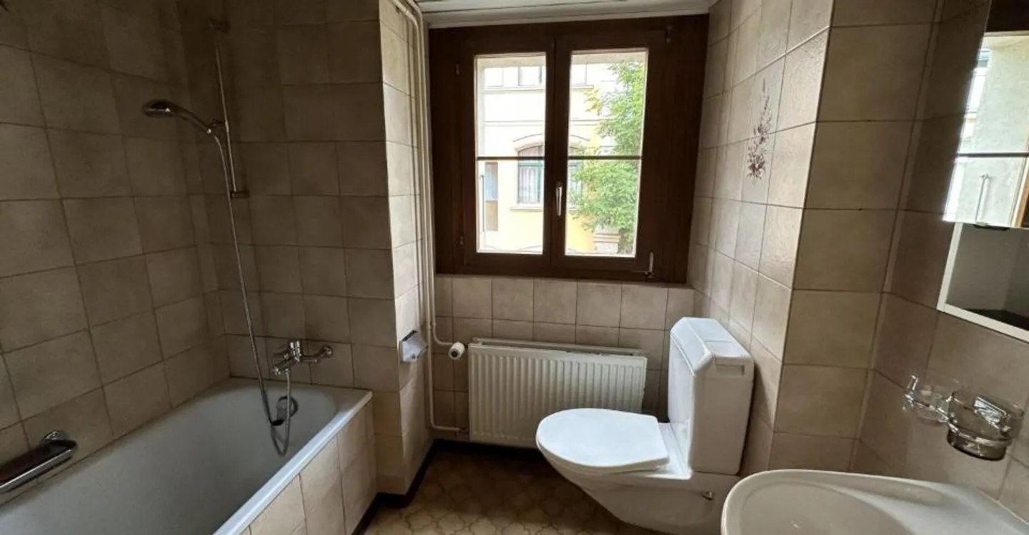 St-Imier, Gebäude mit 5 Wohnungen und 4 Garagen - Foto 8 von 10