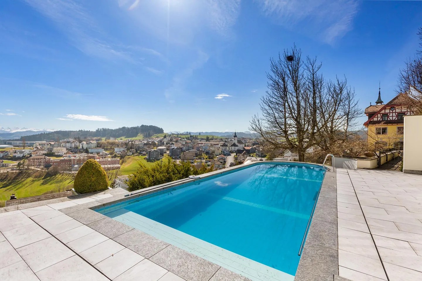 Einzigartiges Herrschaftshaus mit Alpenblick - Foto 2 von 2