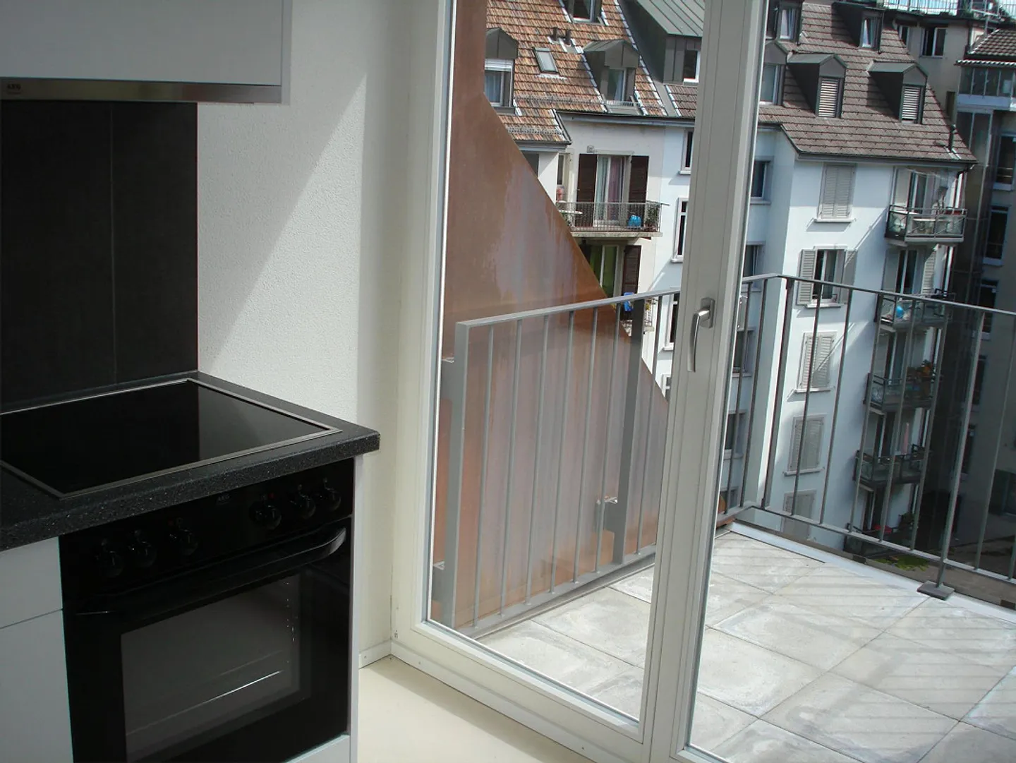 Vivere in esclusiva in alto sopra i tetti di Lucerna - con balcone - Foto 4 di 9