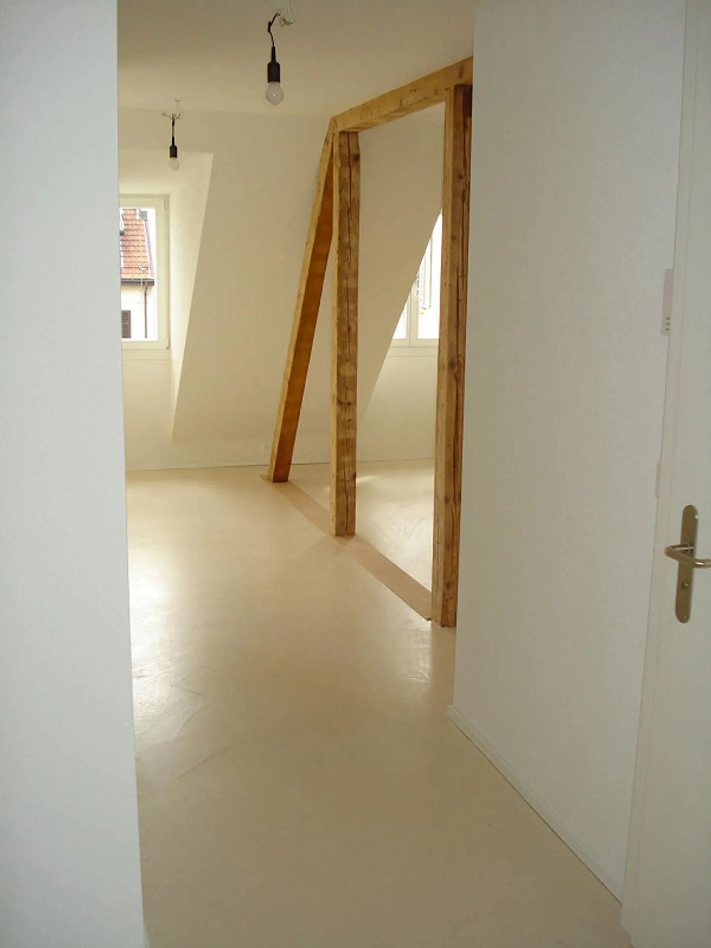 Vivere in esclusiva in alto sopra i tetti di Lucerna - con balcone - Foto 5 di 9