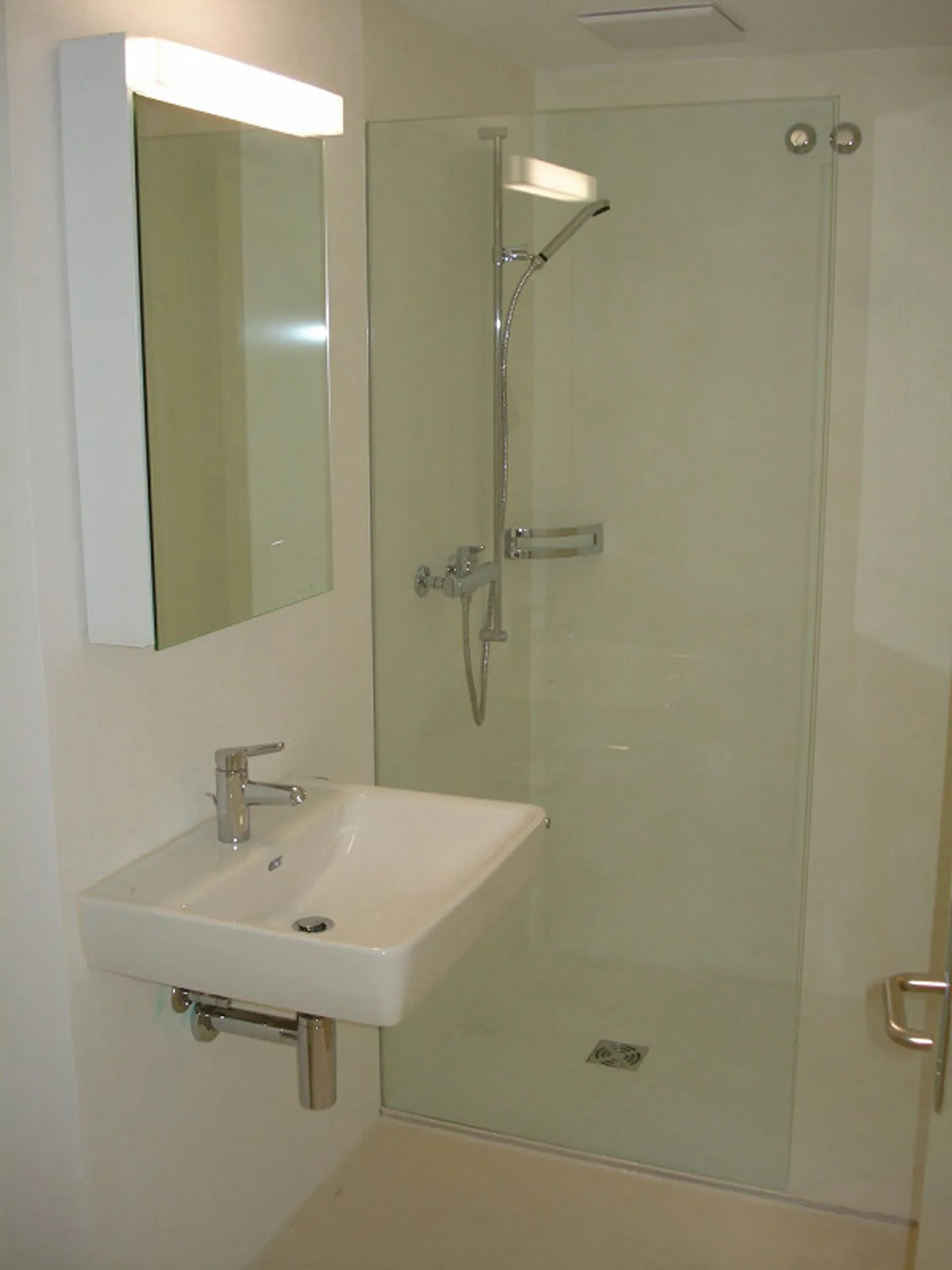 Vivere in esclusiva in alto sopra i tetti di Lucerna - con balcone - Foto 6 di 9