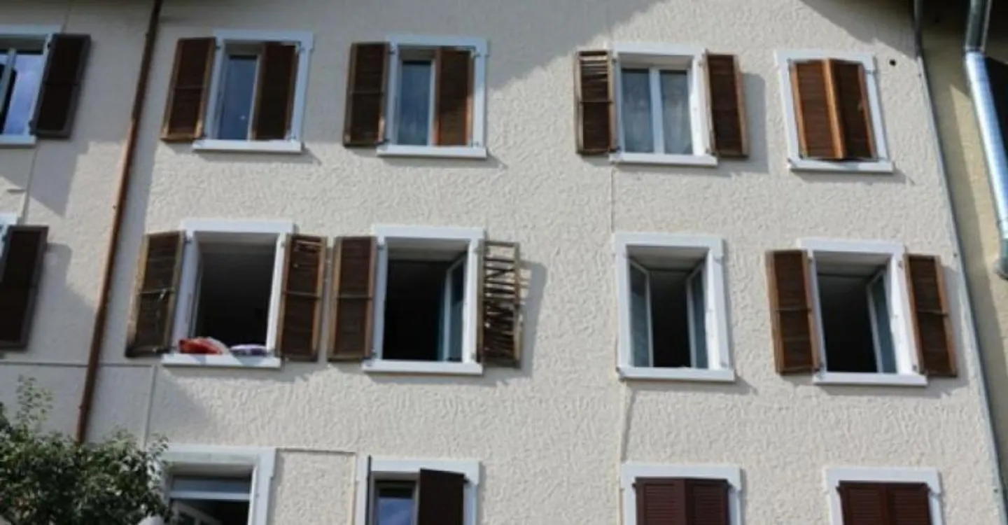 Tramelan, Mietgebäude mit 4 Wohnungen und Garten - Foto 9 von 9