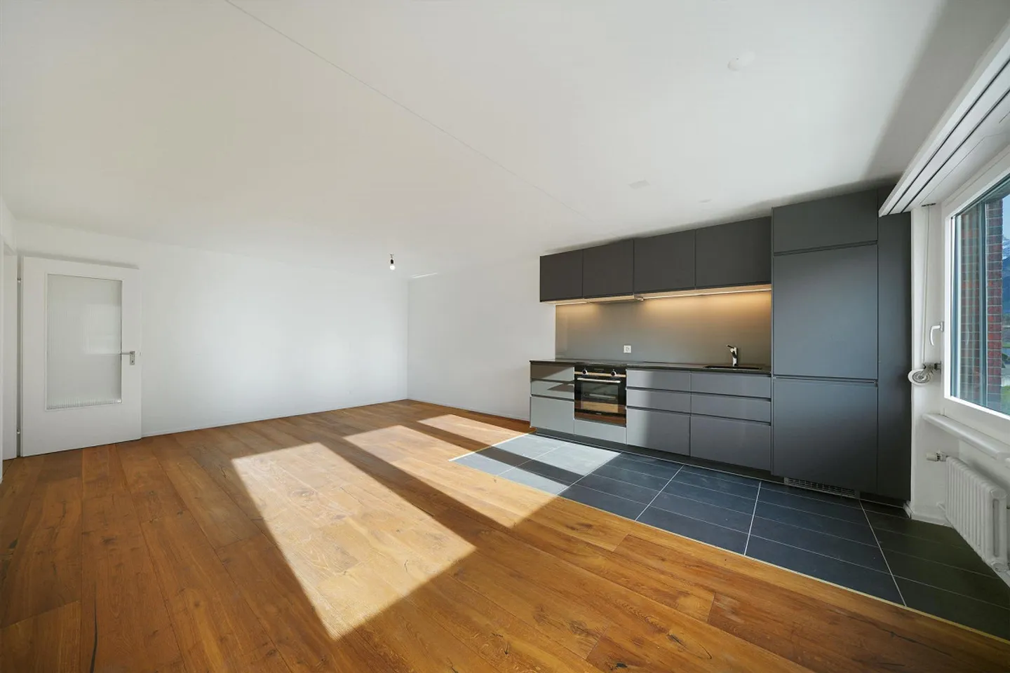 Kernsanierte 3½ Zimmerwohnung mit wunderschöner Bergsicht - Foto 9 von 11