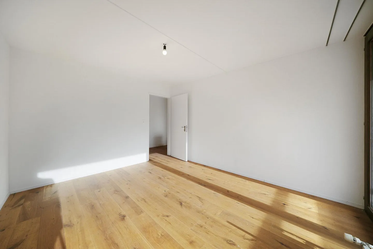 Kernsanierte 3½ Zimmerwohnung mit wunderschöner Bergsicht - Foto 6 von 11
